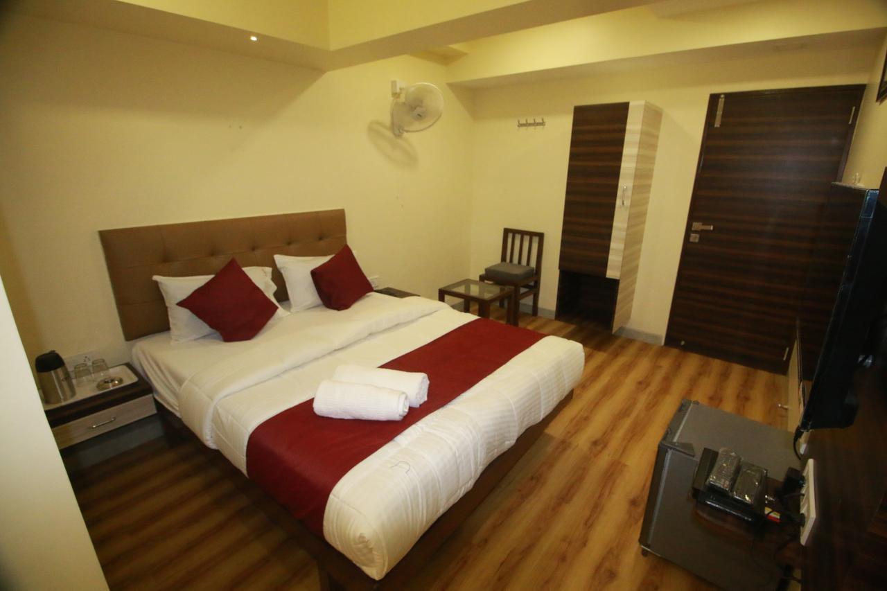 Hotel Alfa International Near Nanavati Hospital Mumbai Near Airport Mumbai Near Juhu Beach Eksteriør bilde
