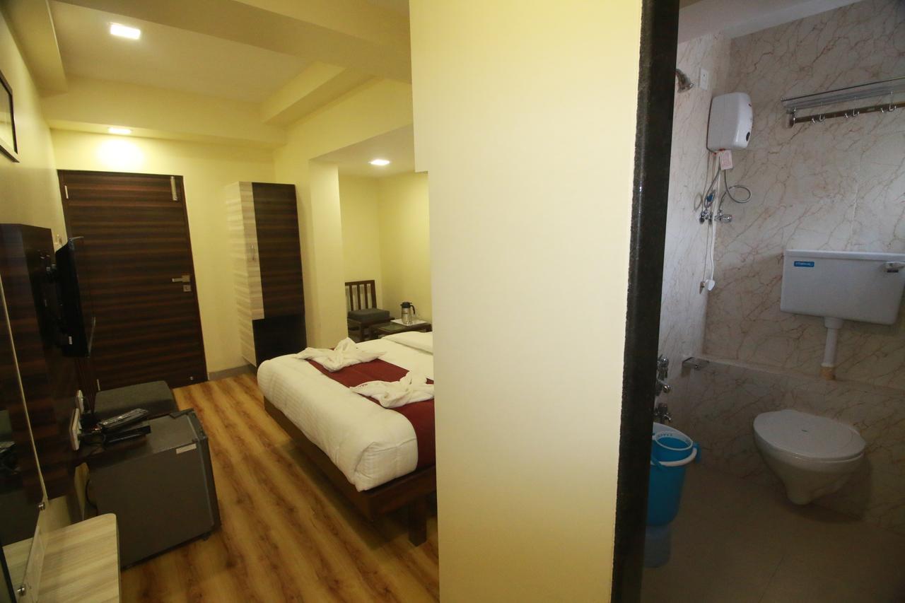 Hotel Alfa International Near Nanavati Hospital Mumbai Near Airport Mumbai Near Juhu Beach Eksteriør bilde