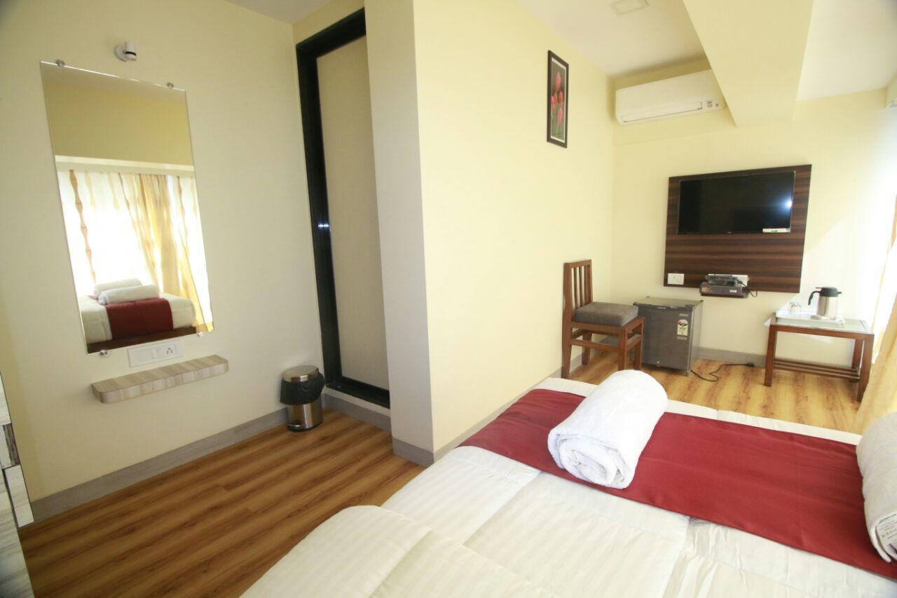 Hotel Alfa International Near Nanavati Hospital Mumbai Near Airport Mumbai Near Juhu Beach Eksteriør bilde