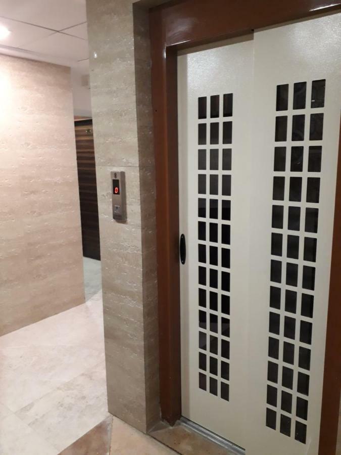 Hotel Alfa International Near Nanavati Hospital Mumbai Near Airport Mumbai Near Juhu Beach Eksteriør bilde